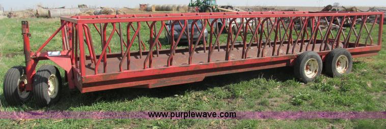 image for item B5121 Apache WEW24A2 hay trailer feeder wagon
