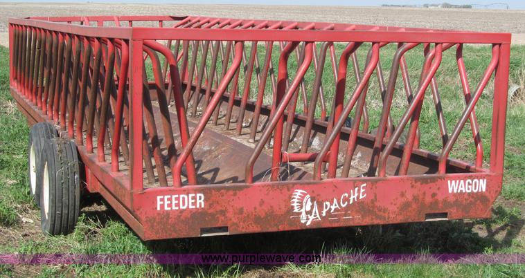 image for item B5121 Apache WEW24A2 hay trailer feeder wagon
