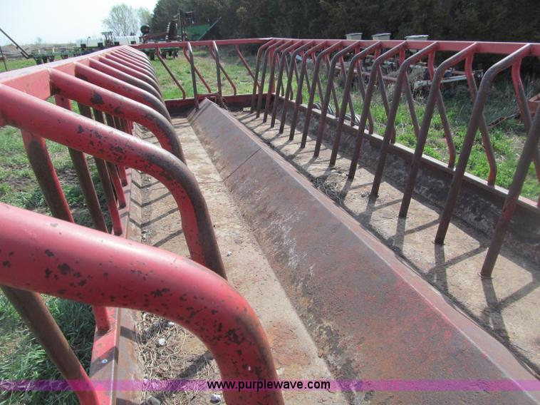 image for item B5121 Apache WEW24A2 hay trailer feeder wagon