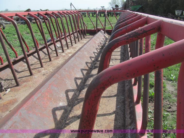 image for item B5121 Apache WEW24A2 hay trailer feeder wagon