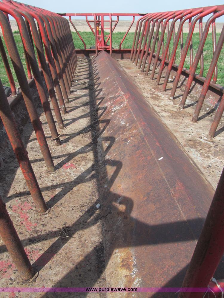 image for item B5121 Apache WEW24A2 hay trailer feeder wagon