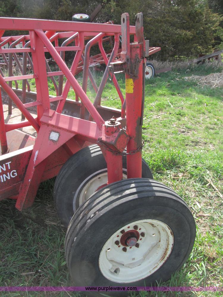 image for item B5121 Apache WEW24A2 hay trailer feeder wagon
