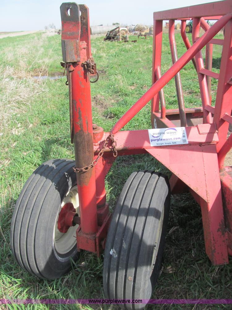 image for item B5121 Apache WEW24A2 hay trailer feeder wagon