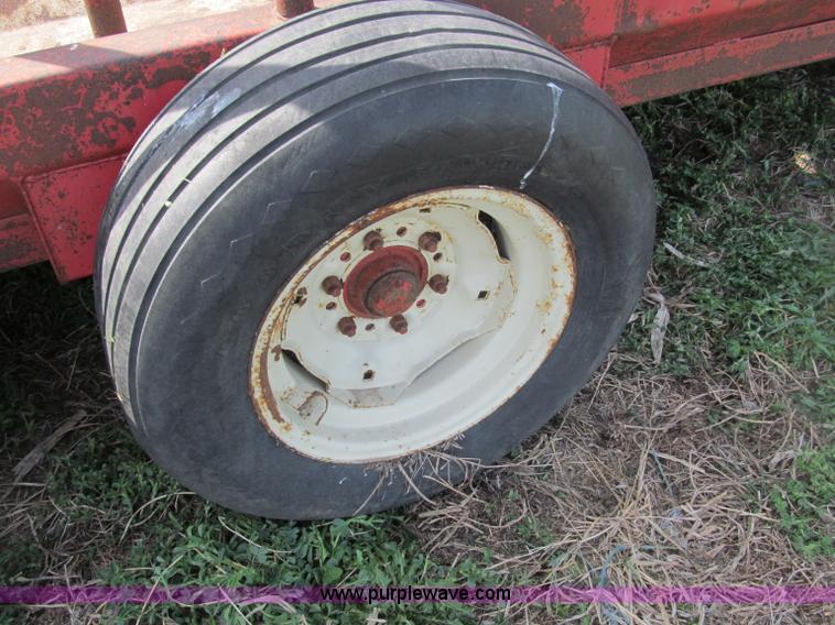 image for item B5121 Apache WEW24A2 hay trailer feeder wagon