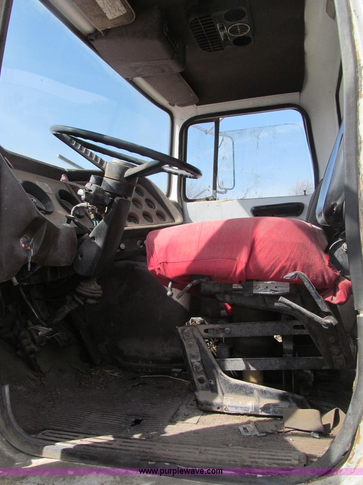 image for item B5122 1977 Ford 9000 tandem axle grain truck