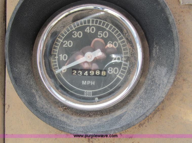 image for item B5122 1977 Ford 9000 tandem axle grain truck