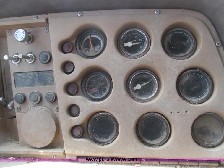 image for item B5122 1977 Ford 9000 tandem axle grain truck