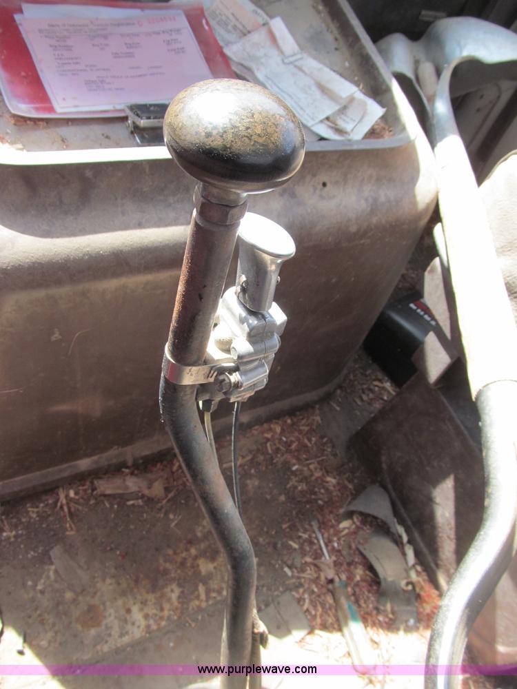 image for item B5122 1977 Ford 9000 tandem axle grain truck