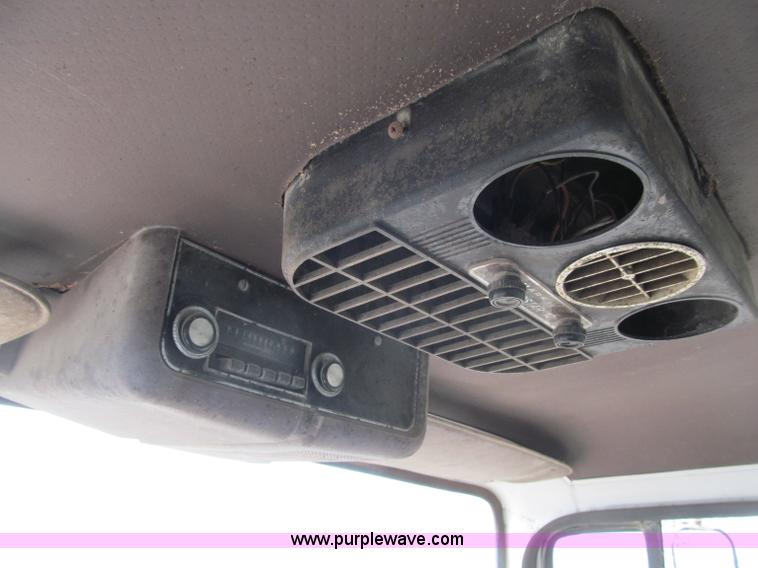 image for item B5122 1977 Ford 9000 tandem axle grain truck