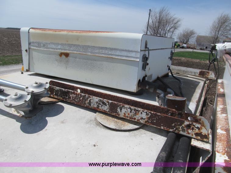 image for item B5122 1977 Ford 9000 tandem axle grain truck