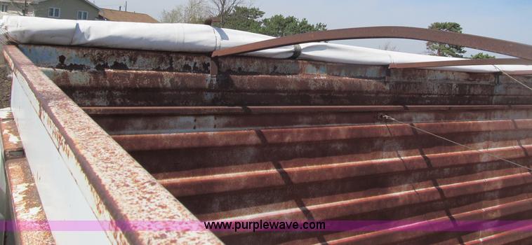 image for item B5122 1977 Ford 9000 tandem axle grain truck