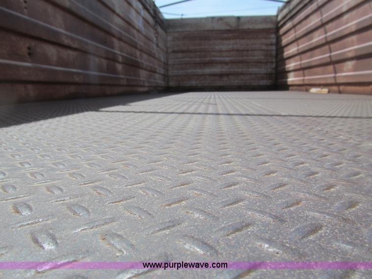 image for item B5122 1977 Ford 9000 tandem axle grain truck