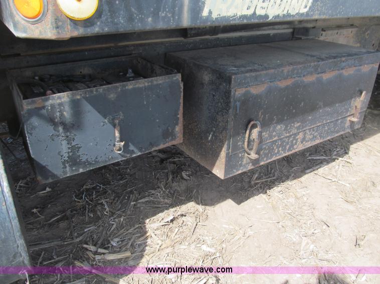 image for item B5122 1977 Ford 9000 tandem axle grain truck