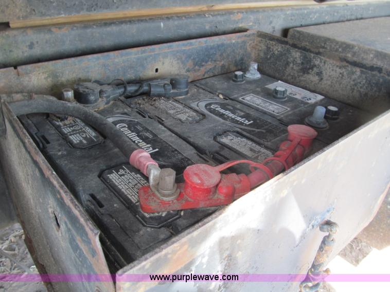 image for item B5122 1977 Ford 9000 tandem axle grain truck