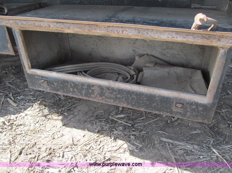 image for item B5122 1977 Ford 9000 tandem axle grain truck