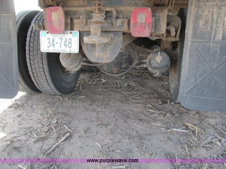 image for item B5122 1977 Ford 9000 tandem axle grain truck