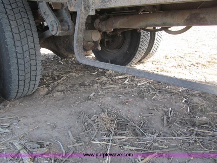 image for item B5122 1977 Ford 9000 tandem axle grain truck