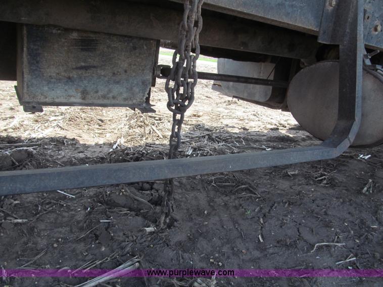 image for item B5122 1977 Ford 9000 tandem axle grain truck