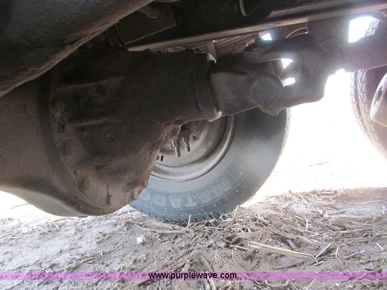 image for item B5122 1977 Ford 9000 tandem axle grain truck