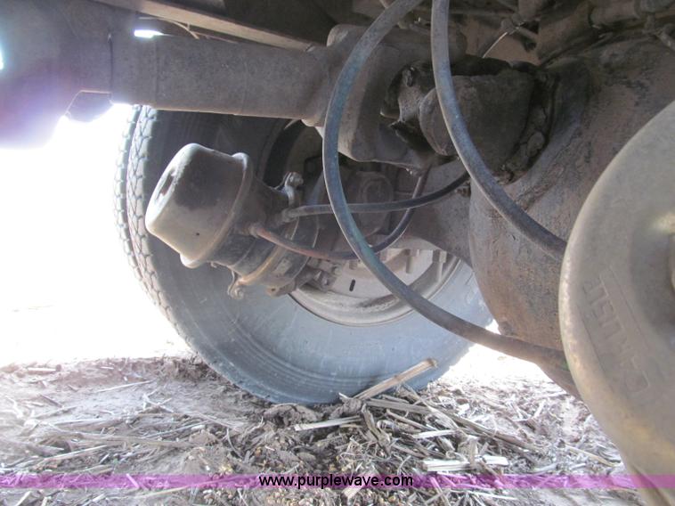 image for item B5122 1977 Ford 9000 tandem axle grain truck