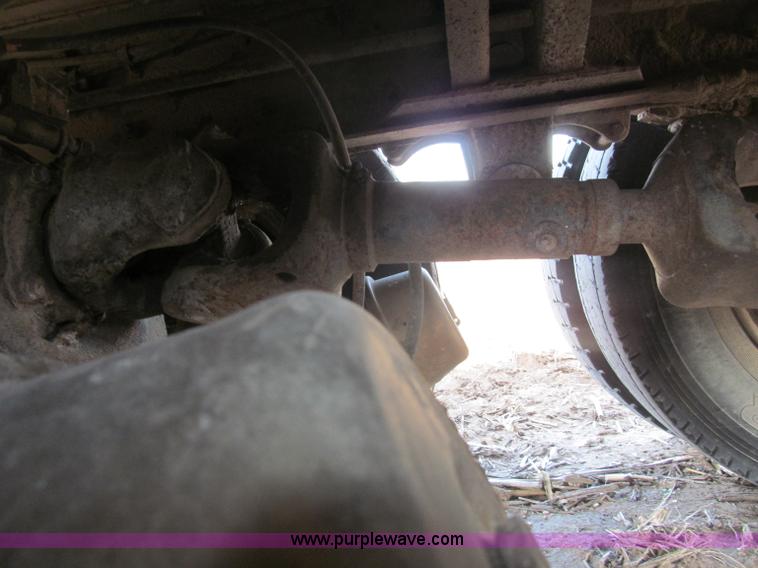 image for item B5122 1977 Ford 9000 tandem axle grain truck