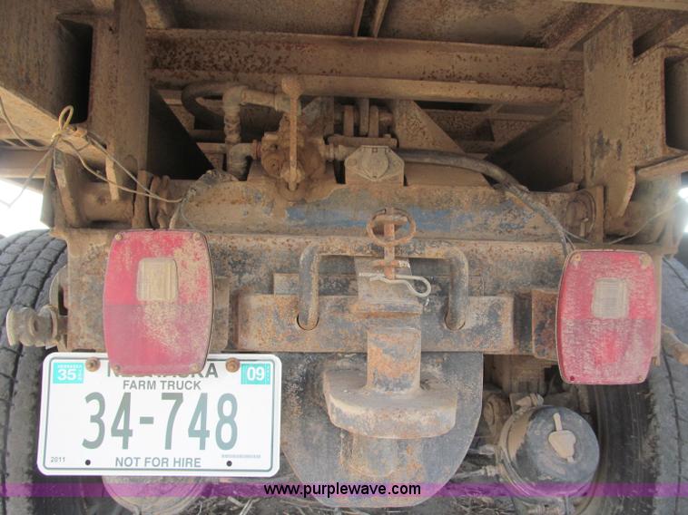 image for item B5122 1977 Ford 9000 tandem axle grain truck