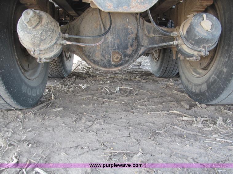 image for item B5122 1977 Ford 9000 tandem axle grain truck