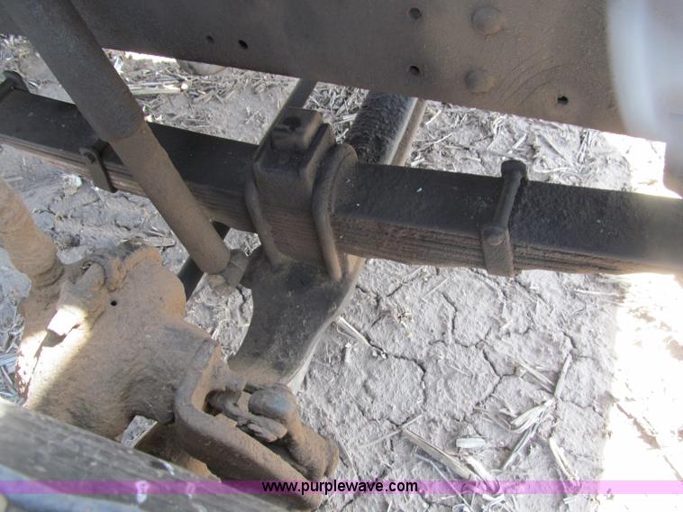 image for item B5122 1977 Ford 9000 tandem axle grain truck