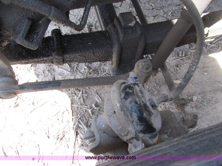 image for item B5122 1977 Ford 9000 tandem axle grain truck
