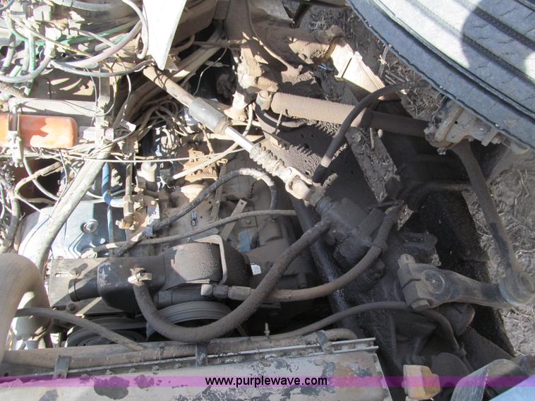 image for item B5122 1977 Ford 9000 tandem axle grain truck