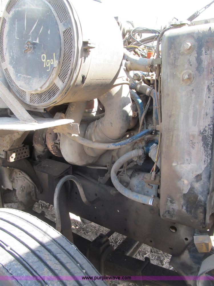 image for item B5122 1977 Ford 9000 tandem axle grain truck