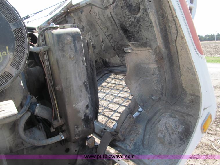 image for item B5122 1977 Ford 9000 tandem axle grain truck