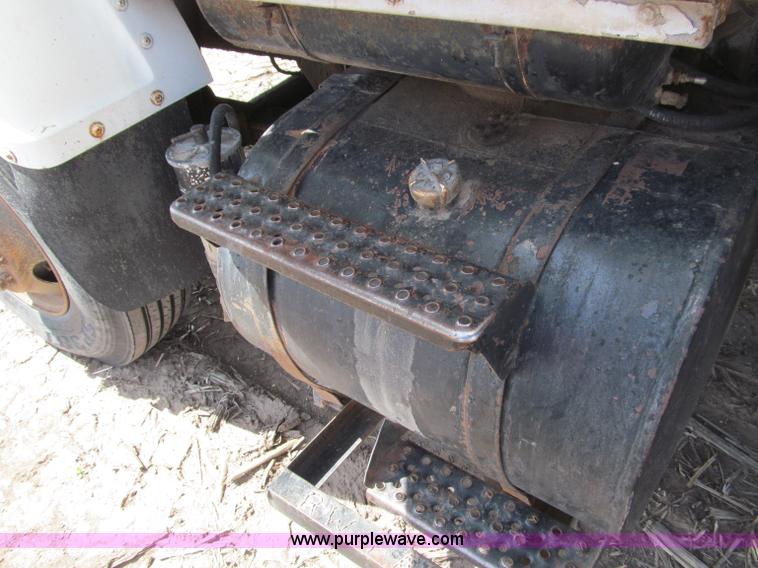 image for item B5122 1977 Ford 9000 tandem axle grain truck