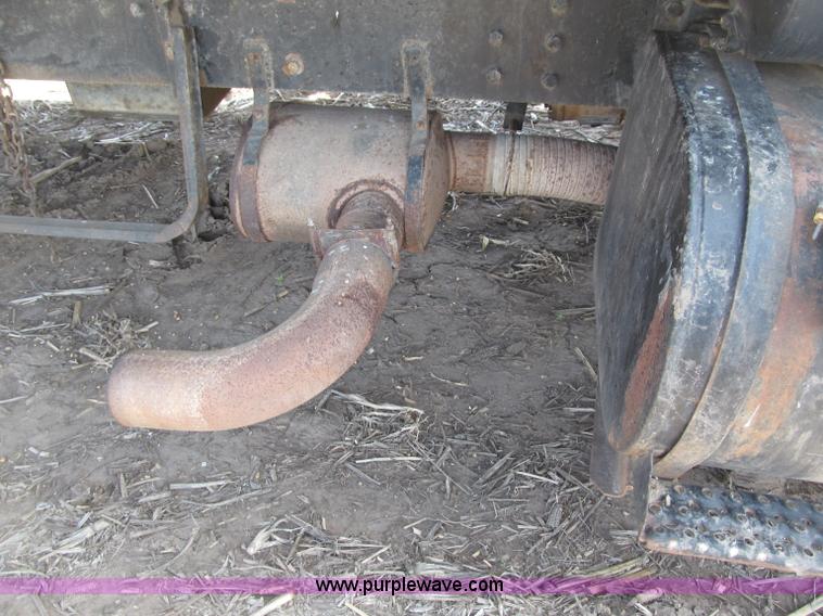 image for item B5122 1977 Ford 9000 tandem axle grain truck
