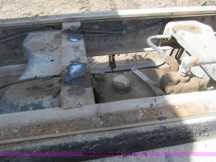 image for item B5122 1977 Ford 9000 tandem axle grain truck