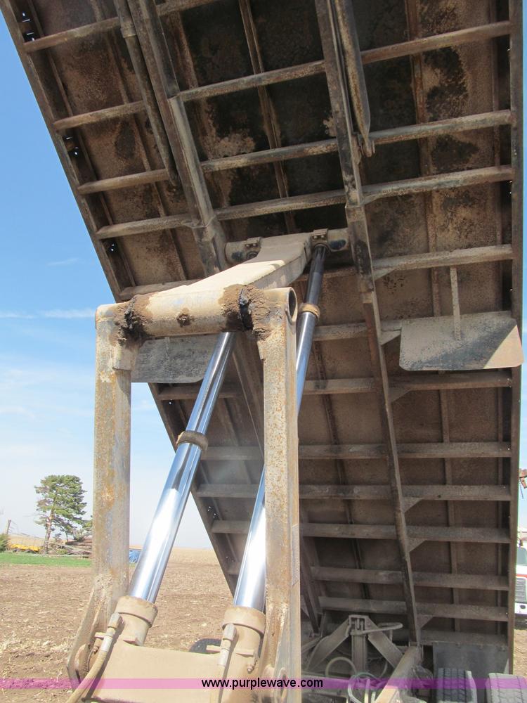 image for item B5122 1977 Ford 9000 tandem axle grain truck