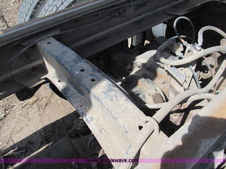 image for item B5122 1977 Ford 9000 tandem axle grain truck