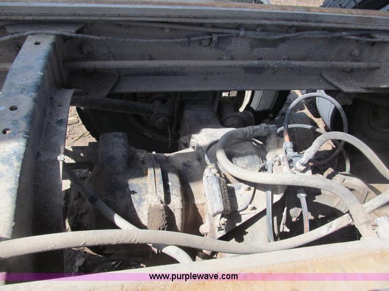 image for item B5122 1977 Ford 9000 tandem axle grain truck