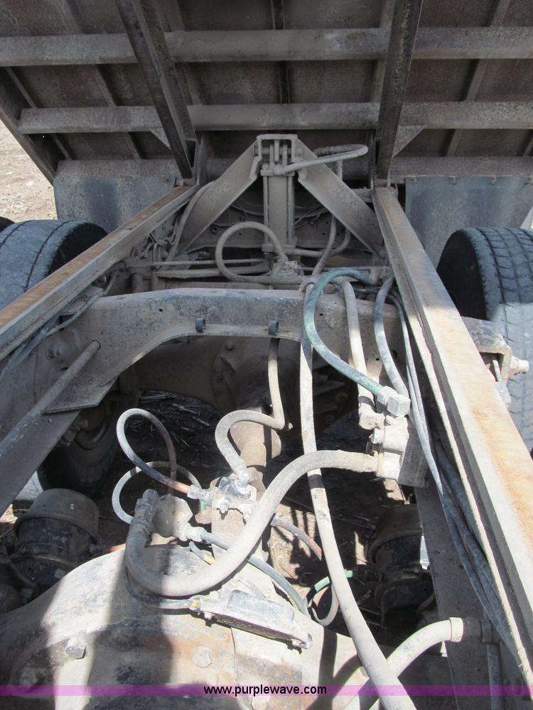 image for item B5122 1977 Ford 9000 tandem axle grain truck