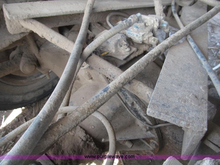 image for item B5122 1977 Ford 9000 tandem axle grain truck