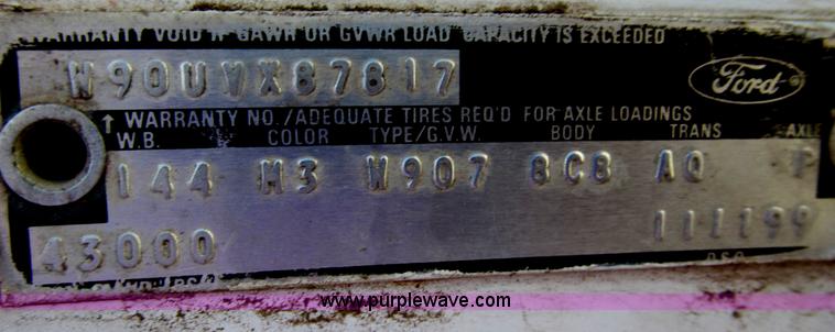 image for item B5122 1977 Ford 9000 tandem axle grain truck