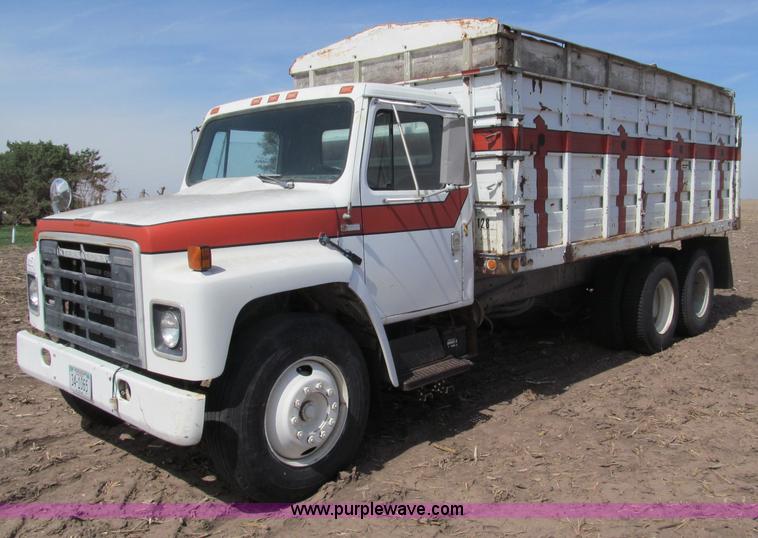 image for item B5123 1979 International 1854 tandem axle grain truck