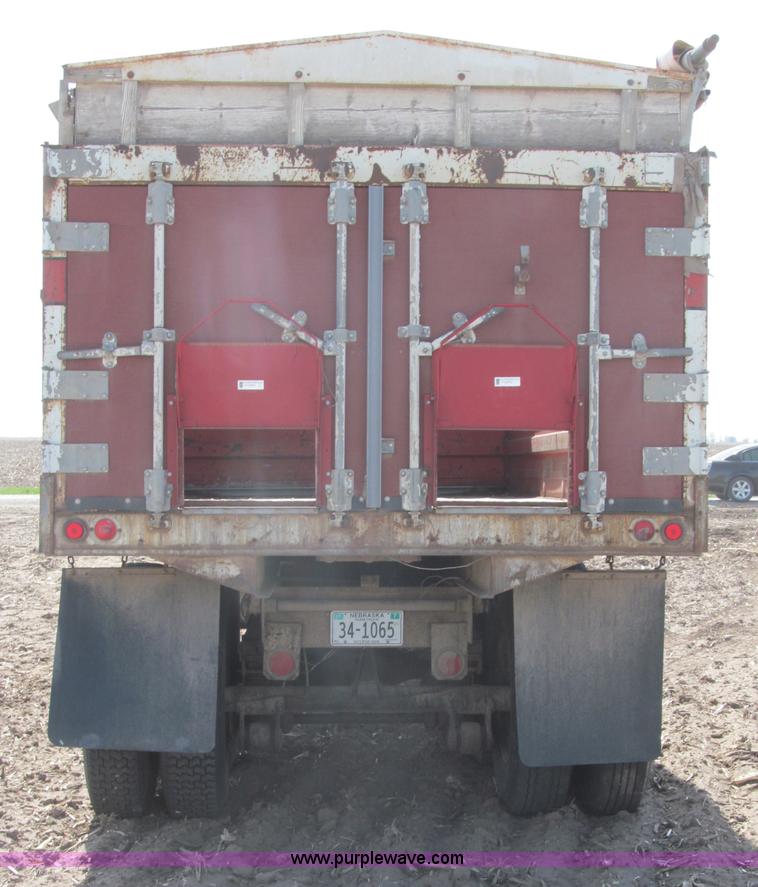 image for item B5123 1979 International 1854 tandem axle grain truck