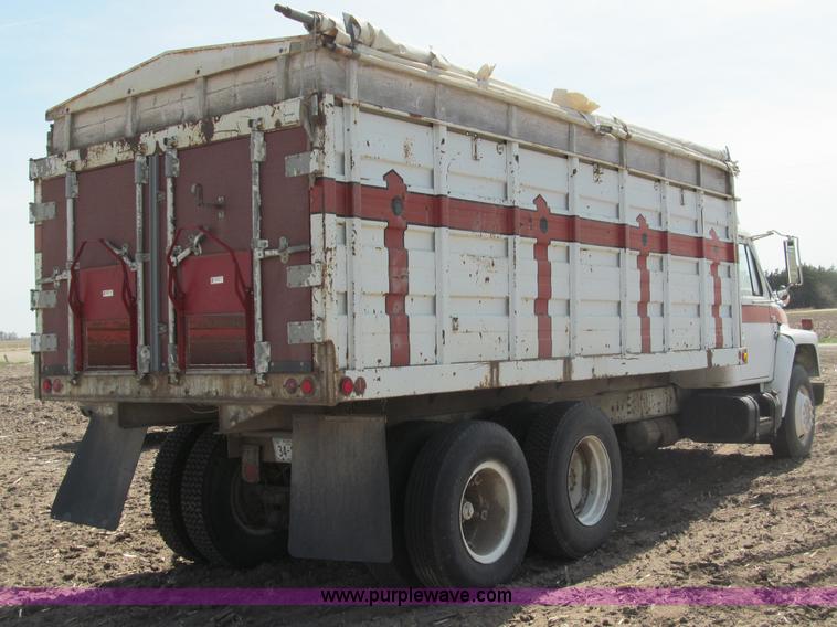 image for item B5123 1979 International 1854 tandem axle grain truck