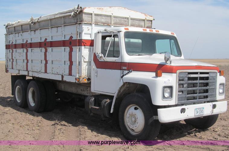 image for item B5123 1979 International 1854 tandem axle grain truck