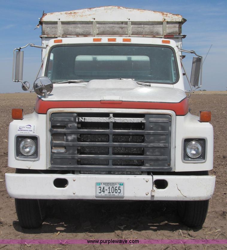 image for item B5123 1979 International 1854 tandem axle grain truck