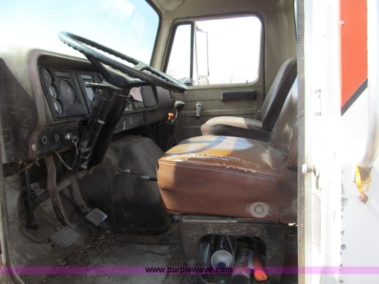 image for item B5123 1979 International 1854 tandem axle grain truck
