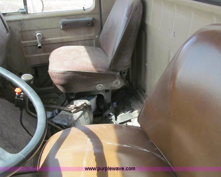 image for item B5123 1979 International 1854 tandem axle grain truck