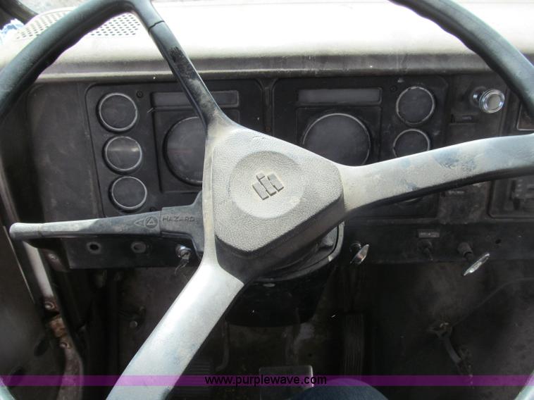 image for item B5123 1979 International 1854 tandem axle grain truck