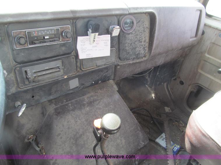 image for item B5123 1979 International 1854 tandem axle grain truck